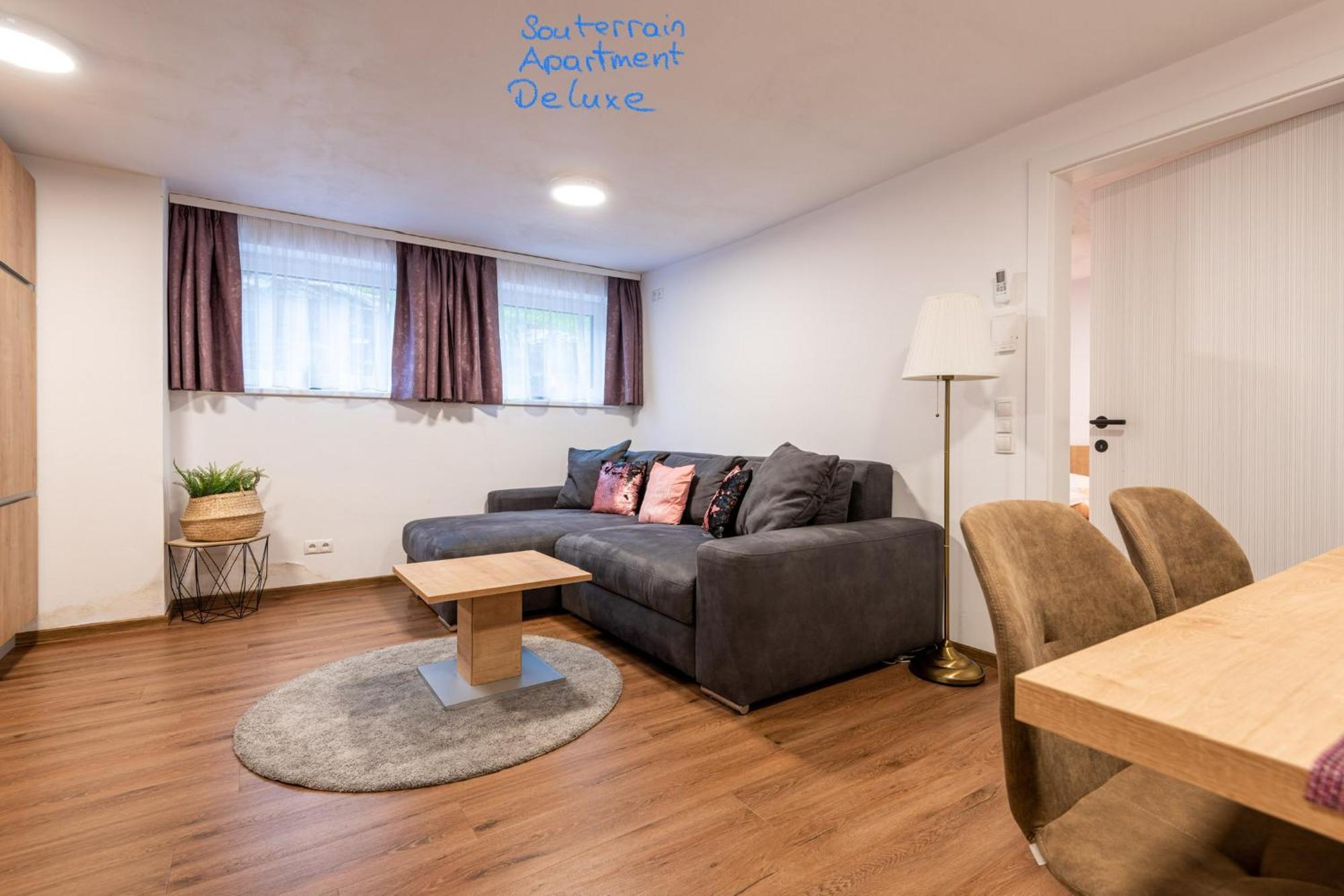 Amelies Mountain View Apartment Kaprun Room photo